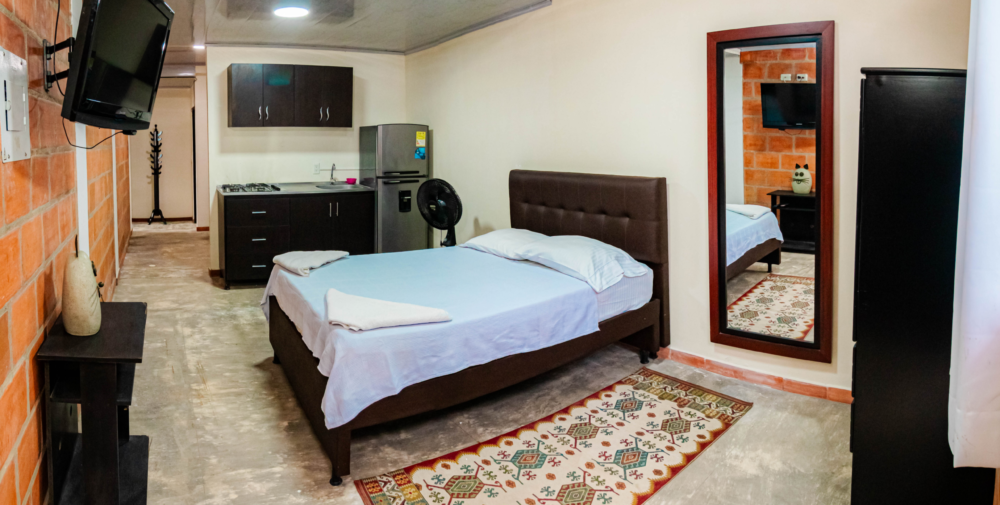 Habitación El prado: Habitación sencilla con cama doble y ventana